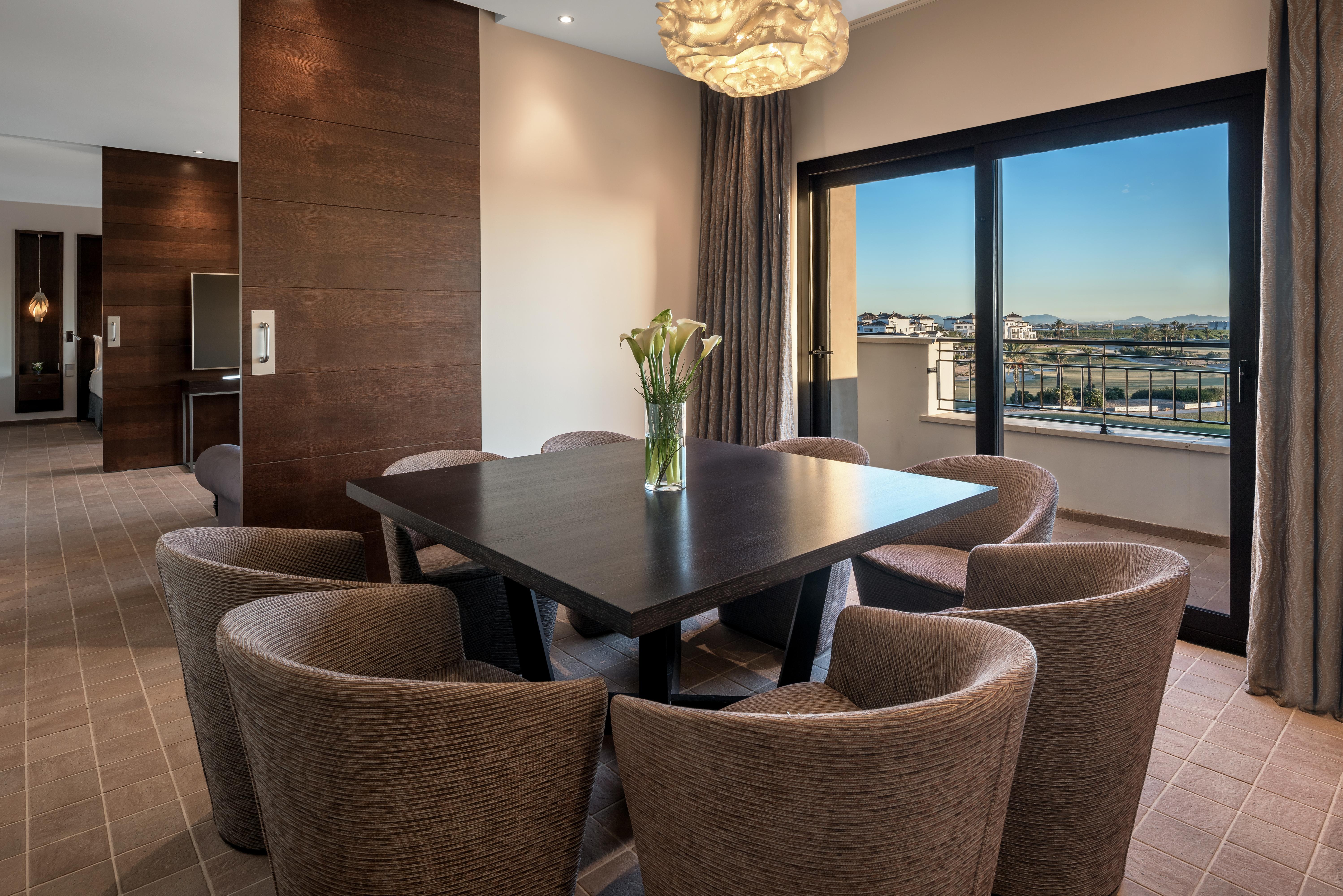 더블트리 바이 힐튼 라 토레 골프 앤 스파 리조트 롤단 외부 사진 A suite at the Hilton Athens