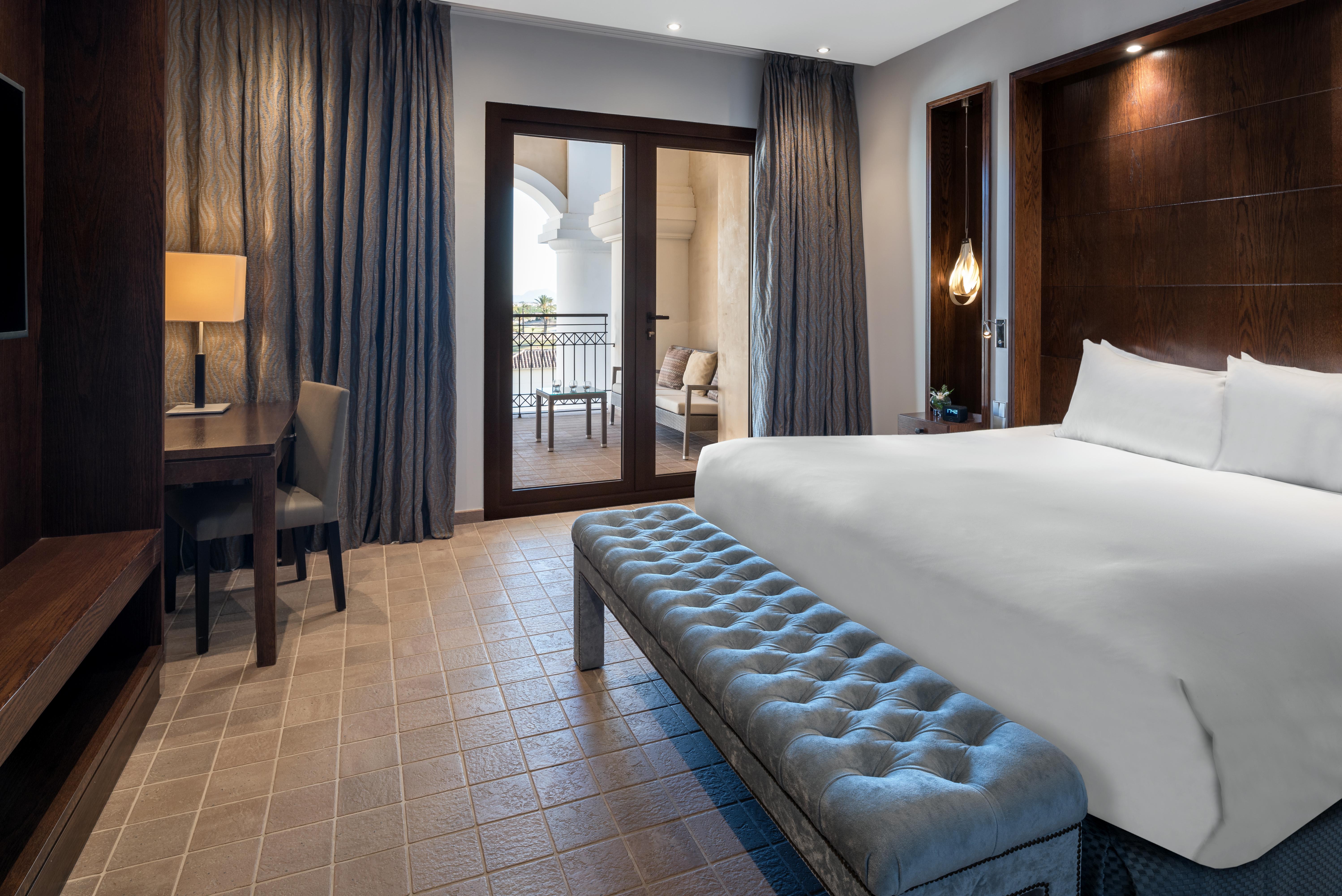 더블트리 바이 힐튼 라 토레 골프 앤 스파 리조트 롤단 외부 사진 A guest room at the Four Seasons Hotel