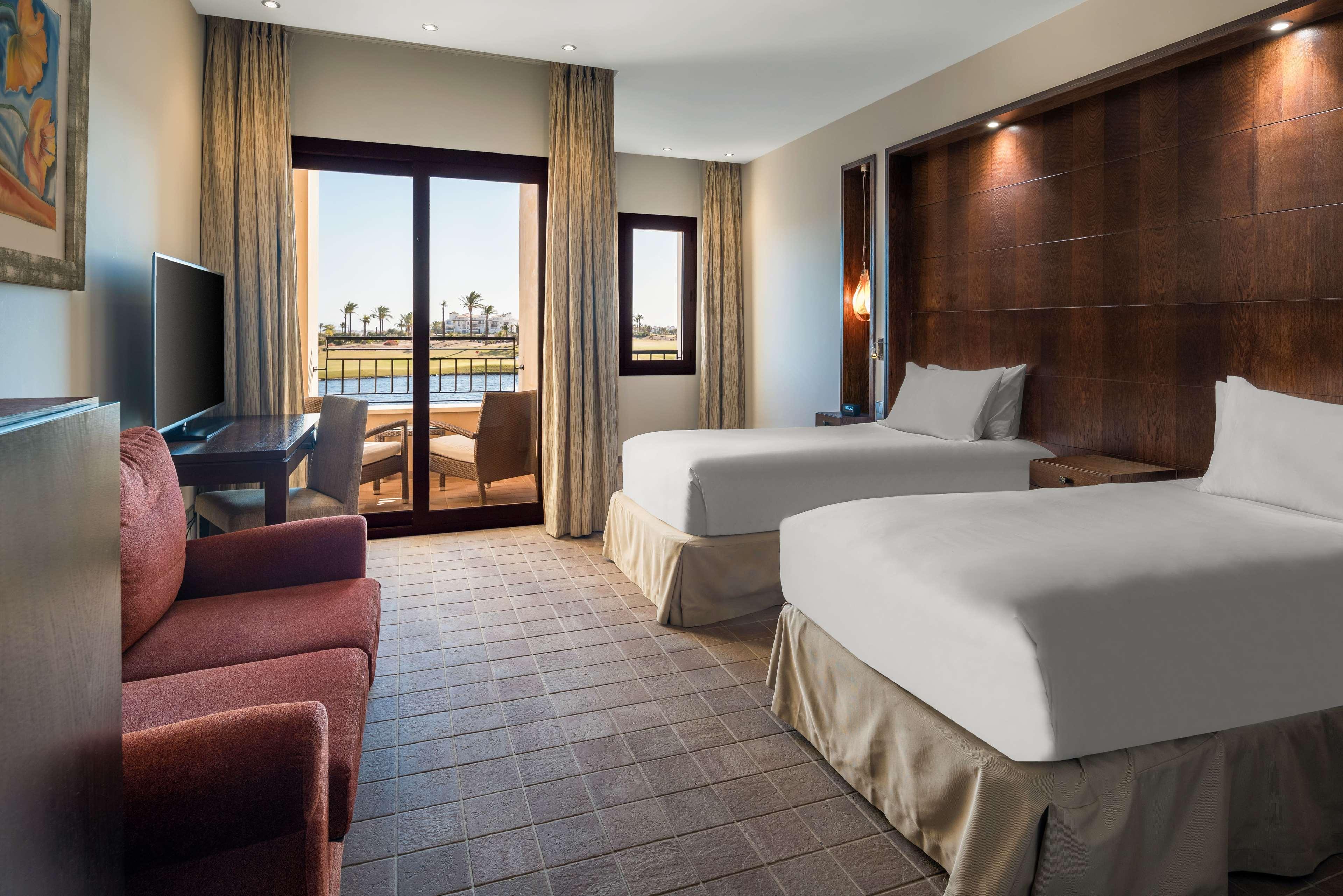 더블트리 바이 힐튼 라 토레 골프 앤 스파 리조트 롤단 외부 사진 A guest room at the Hilton San Diego Bayfront
