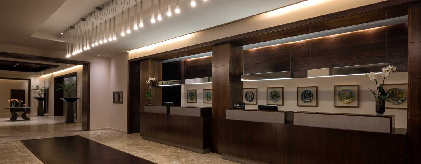 더블트리 바이 힐튼 라 토레 골프 앤 스파 리조트 롤단 외부 사진 The lobby of the hotel