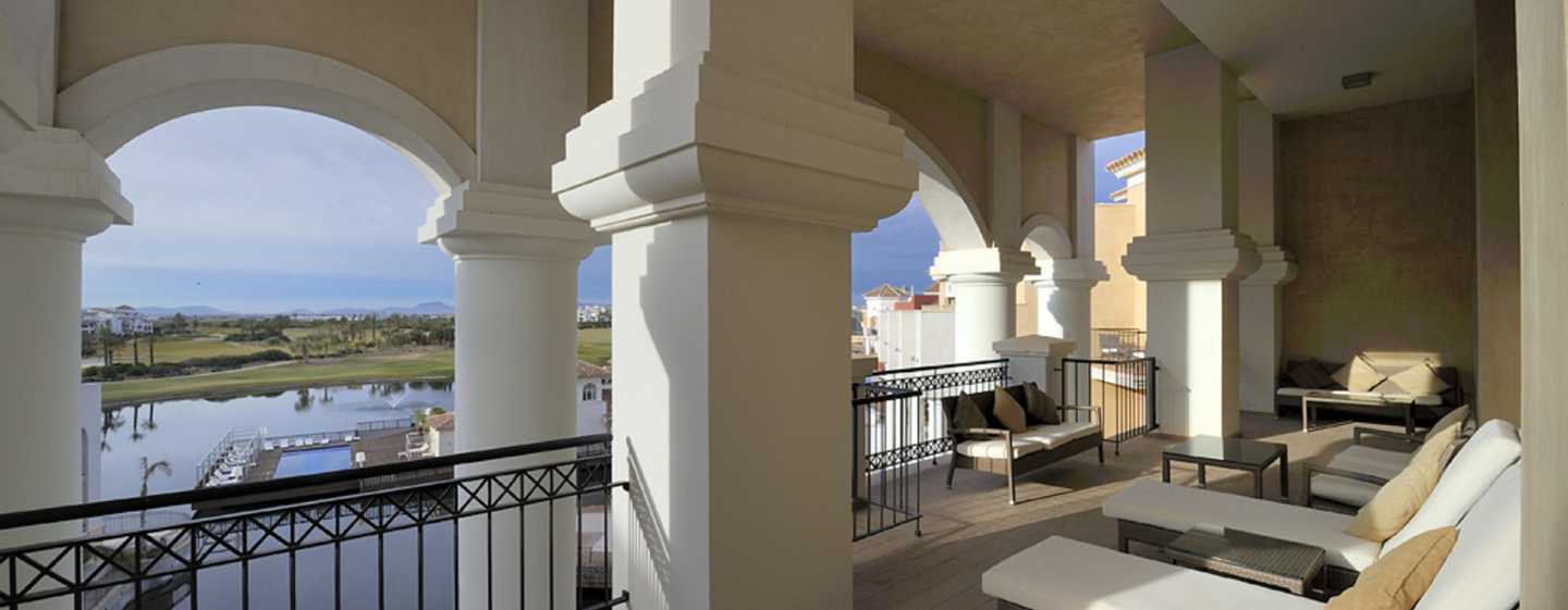 더블트리 바이 힐튼 라 토레 골프 앤 스파 리조트 롤단 외부 사진 Balcony of a suite at the Ritz-Carlton, Naples